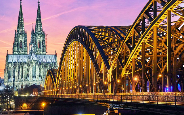 Thành phố Cologne hấp dẫn nhiều du khách với vẻ đẹp êm đềm của sông nước và những ngôi nhà gỗ